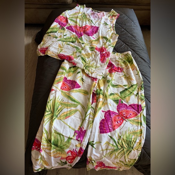 AJ CLOTHING COMPANY PJ Tank Top 3/4 Pants Sleepwear 2 Piece Set Size Small EUC - Picture 1 of 12